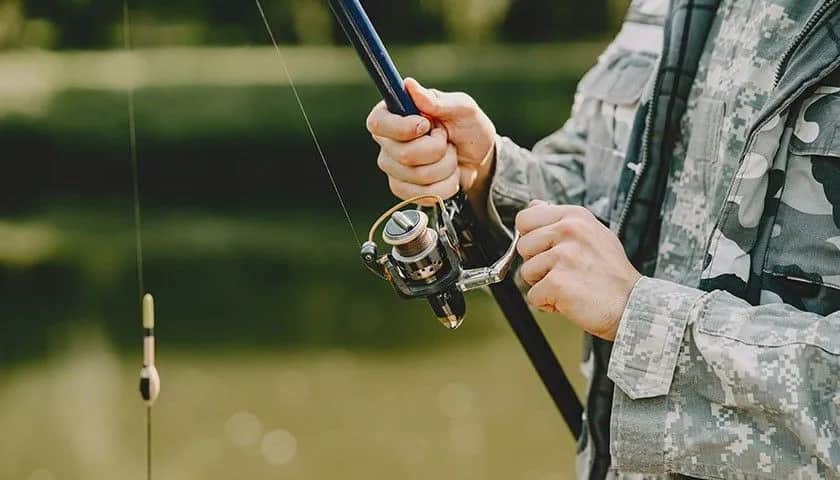 Z czego składa się wędka? Kluczowe elementy, które musisz znać