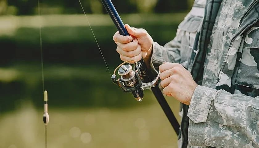 Z czego składa się wędka? Kluczowe elementy, które musisz znać