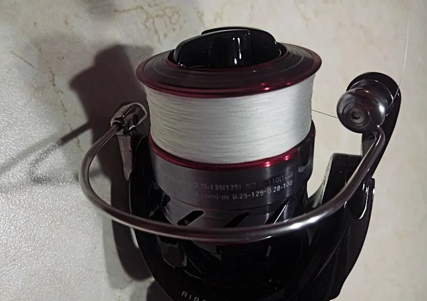 Jaka grubość plecionki na okonia? Wybierz najlepszą dla siebie!