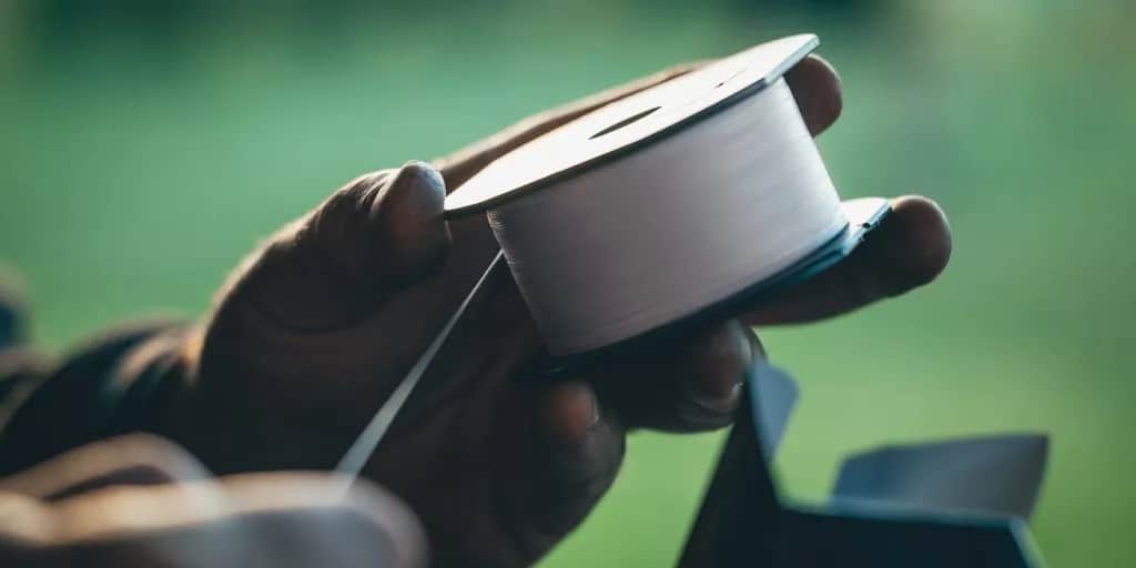 Co lepsze żyłka czy plecionka? Odkryj kluczowe różnice i wybierz mądrze