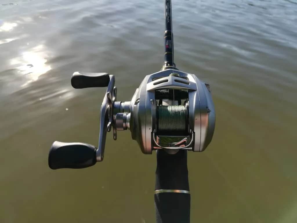 Jaką plecionkę do castingu wybrać, aby uniknąć nieudanych połowów?